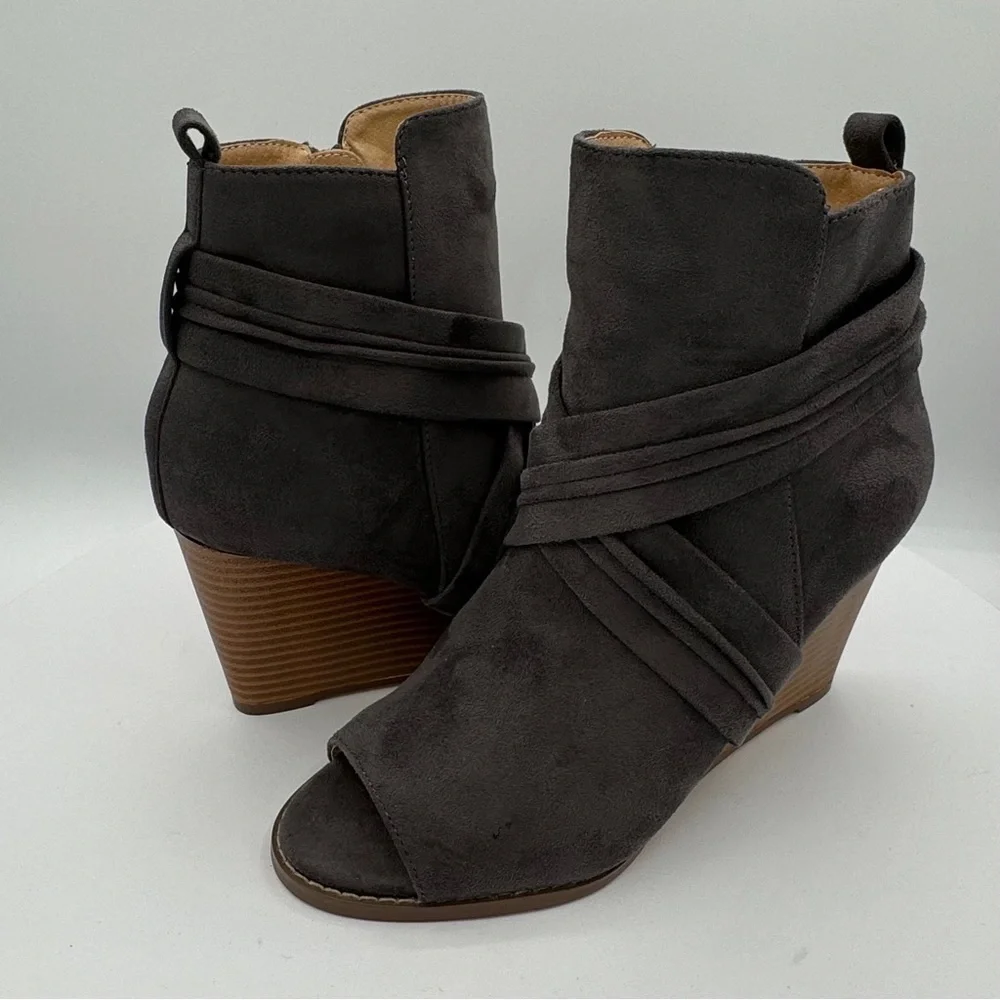JOURNEE Sabeena Wedge Open Toe Booties Color‎ Grey Size 6 NWT